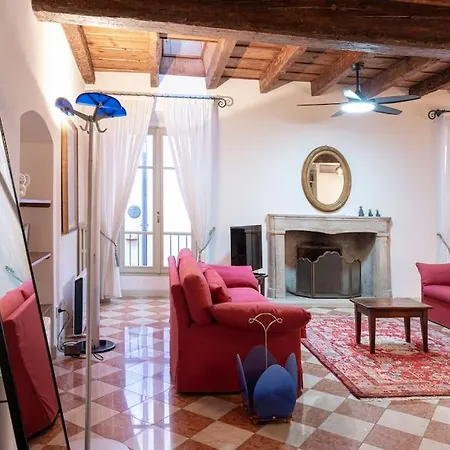 Casa Di Mezzo Nel Cuore Di * Saló