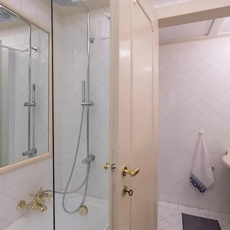 Casa Di Mezzo Nel Cuore Di Apartment *