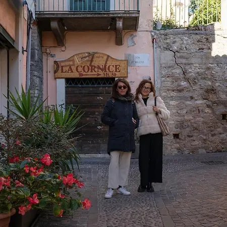 Casa Di Mezzo Nel Cuore Di 아파트 *