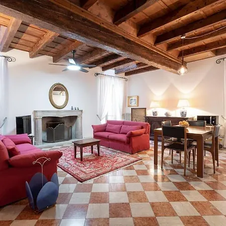 아파트 Casa Di Mezzo Nel Cuore Di *